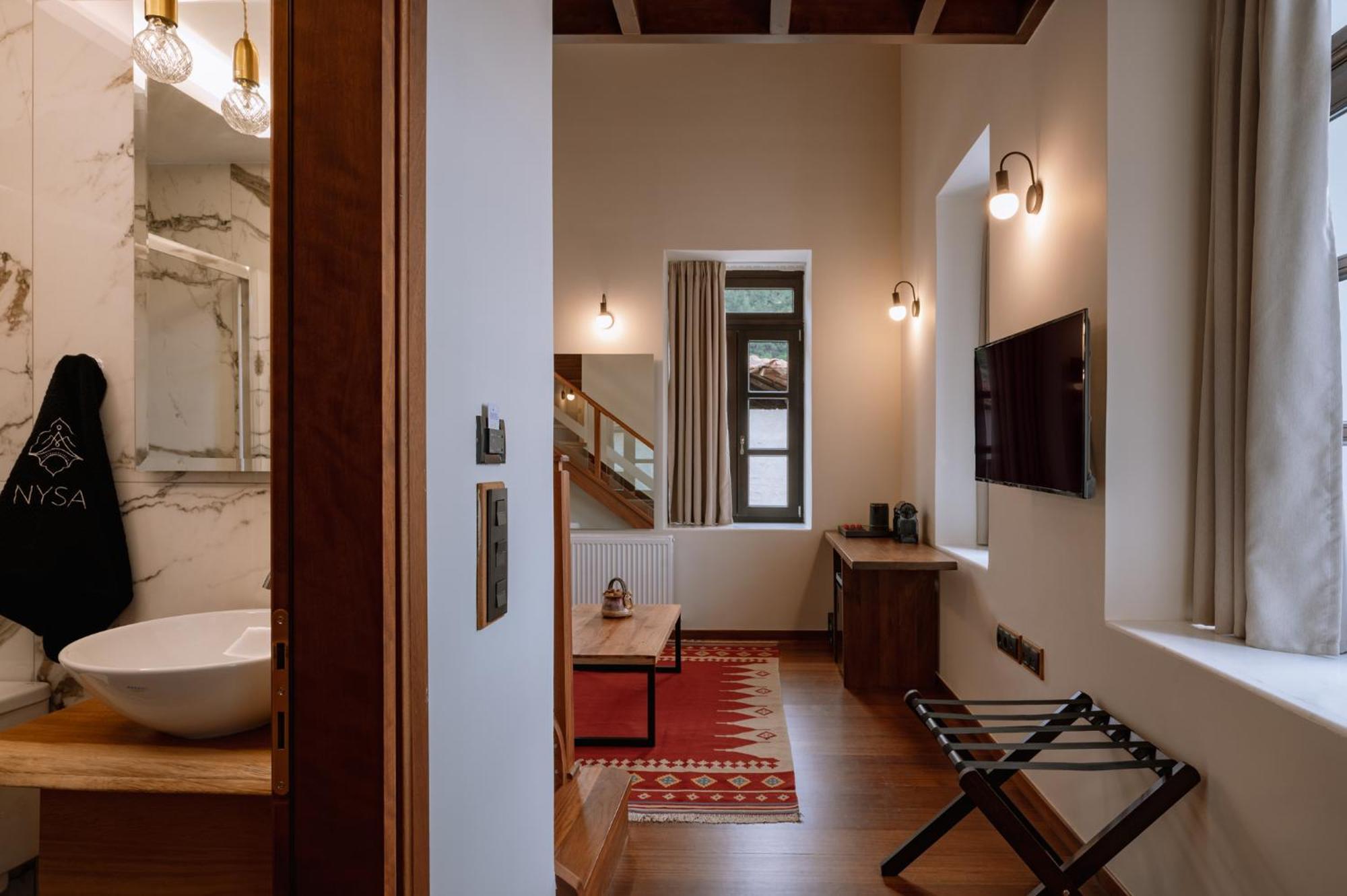 Νysa Hotell Mousthéni Eksteriør bilde